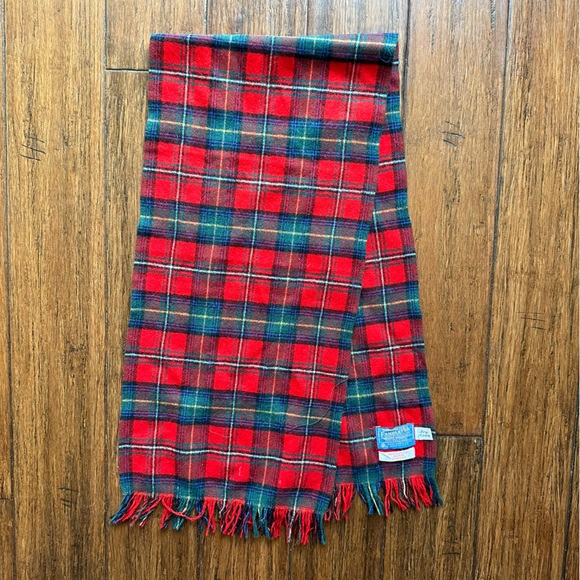 Vintage Pendleton Plaid Wool Scarf - Picture 3 of 3
